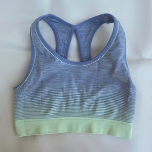 Sports bra with removable padding